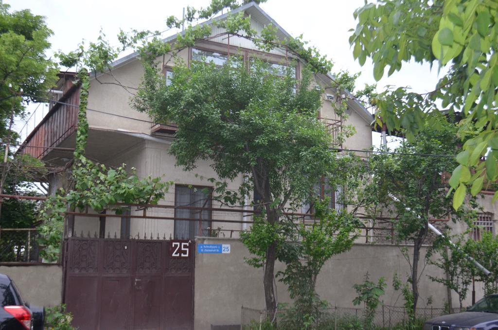 Alex'S Cosy Guesthouse Tbilisi ภายนอก รูปภาพ